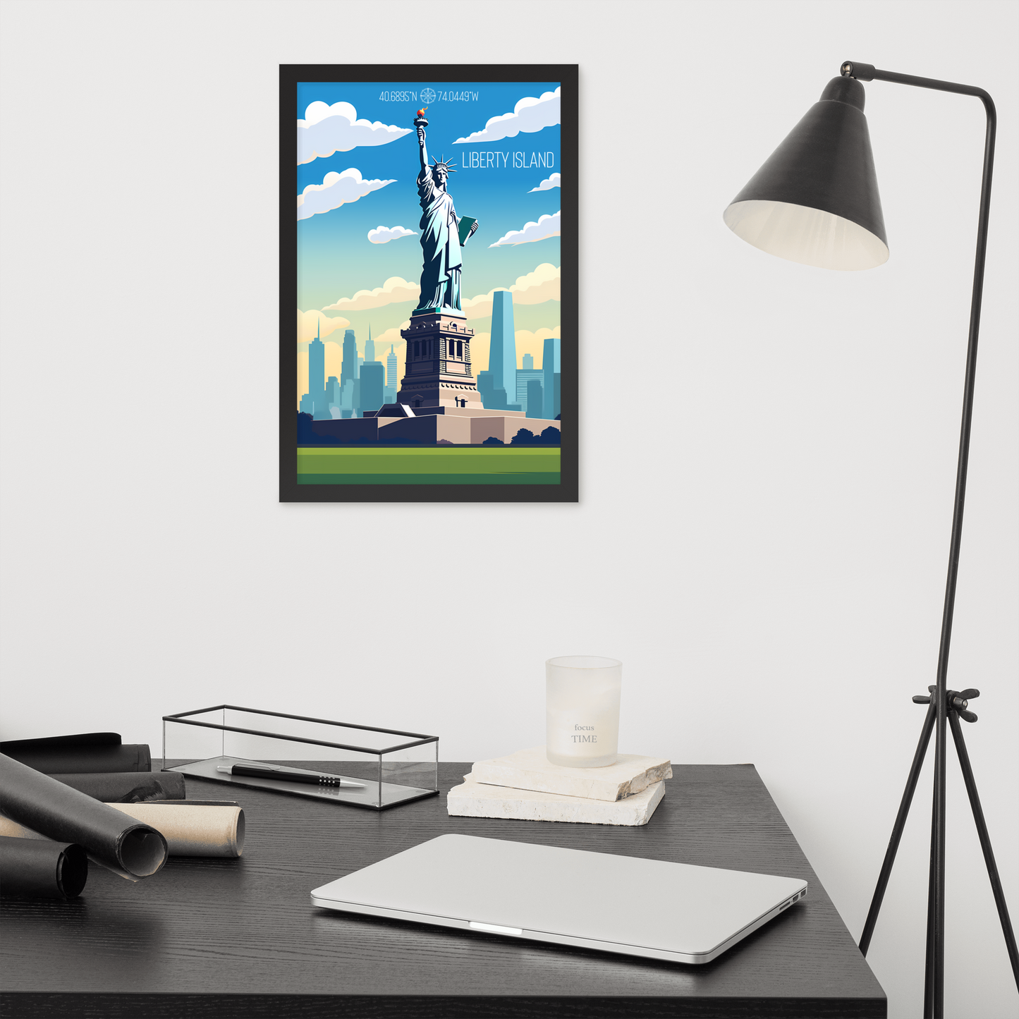 New York - Liberty Island (Framed poster)